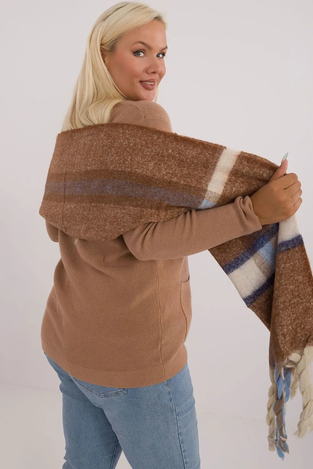 Shawl model 202575 AT