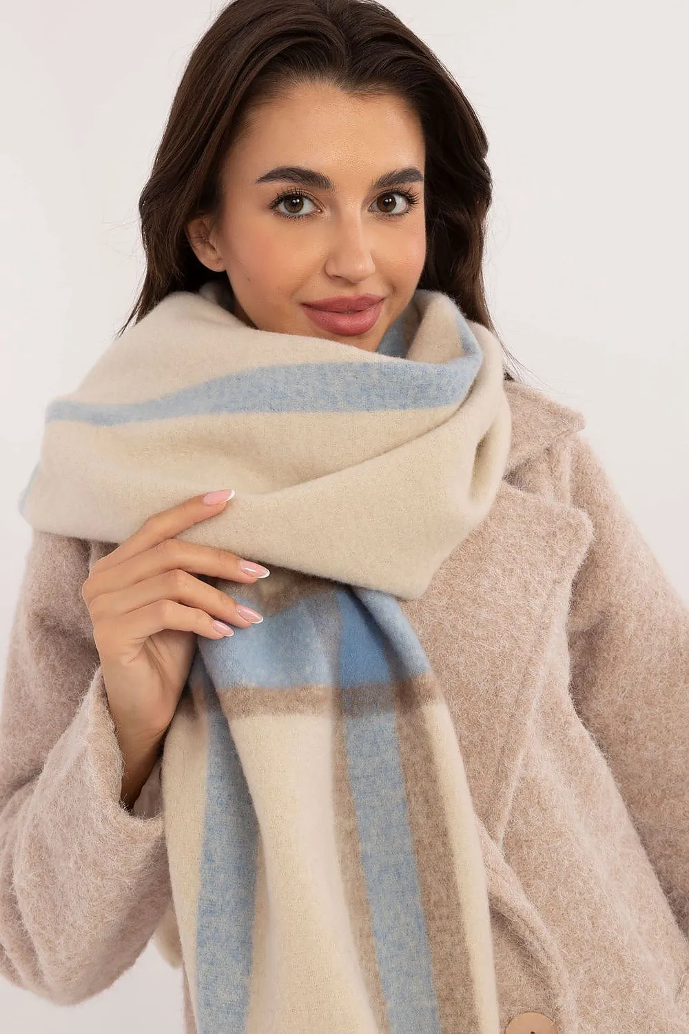 Shawl model 202575 AT