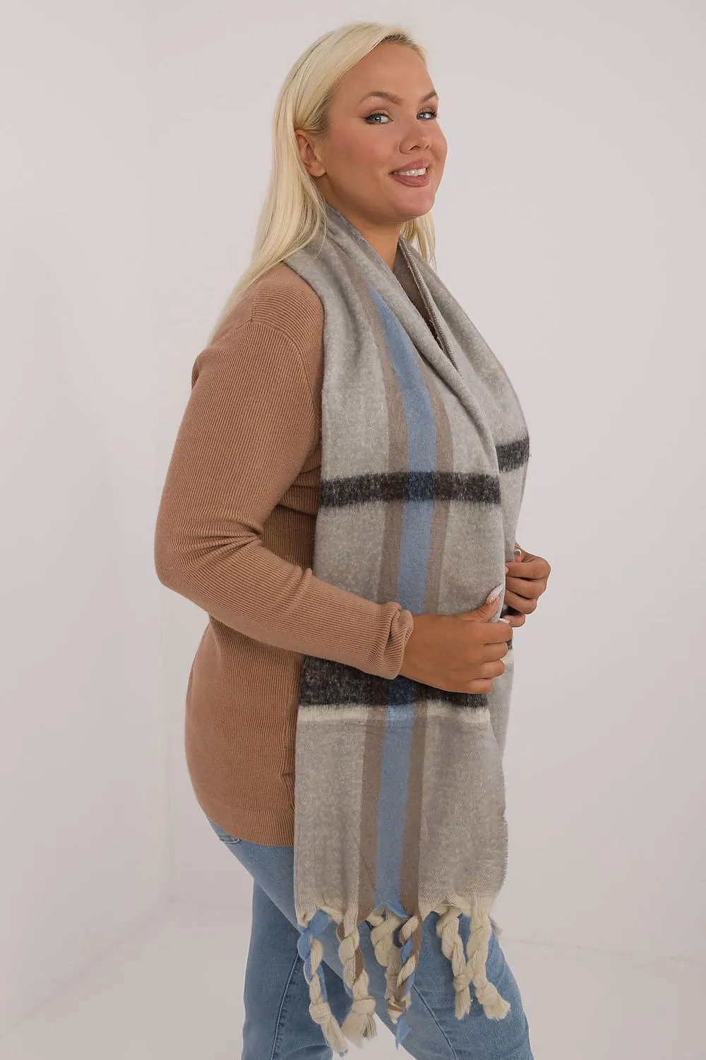 Shawl model 202575 AT