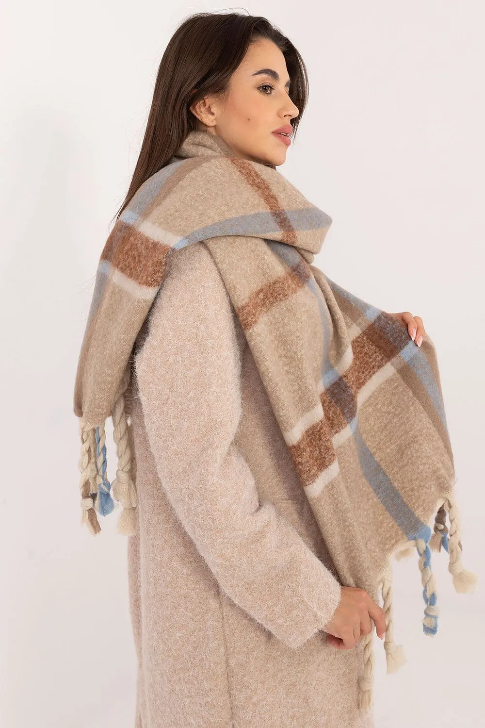 Shawl model 202575 AT