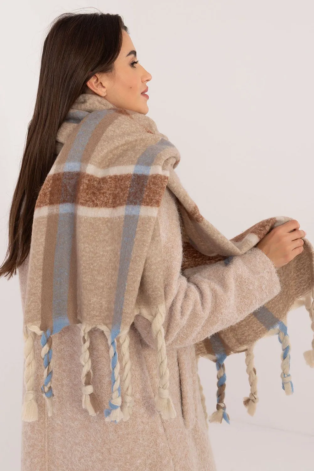 Shawl model 202575 AT